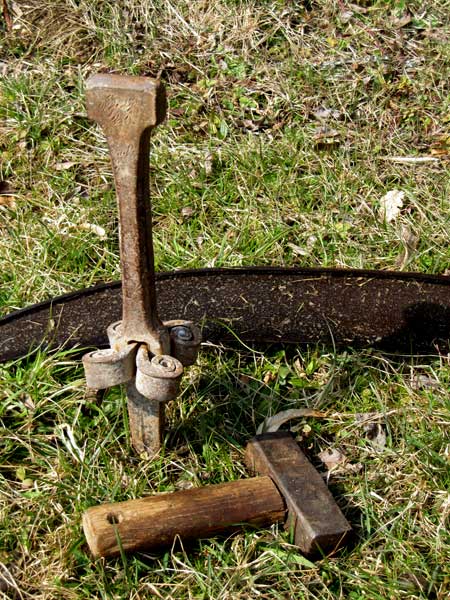 enchaple, enclume et marteau