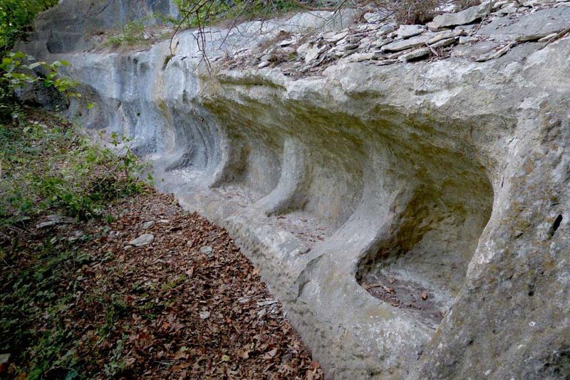 Injoux, cr&egrave;ches sarrasines